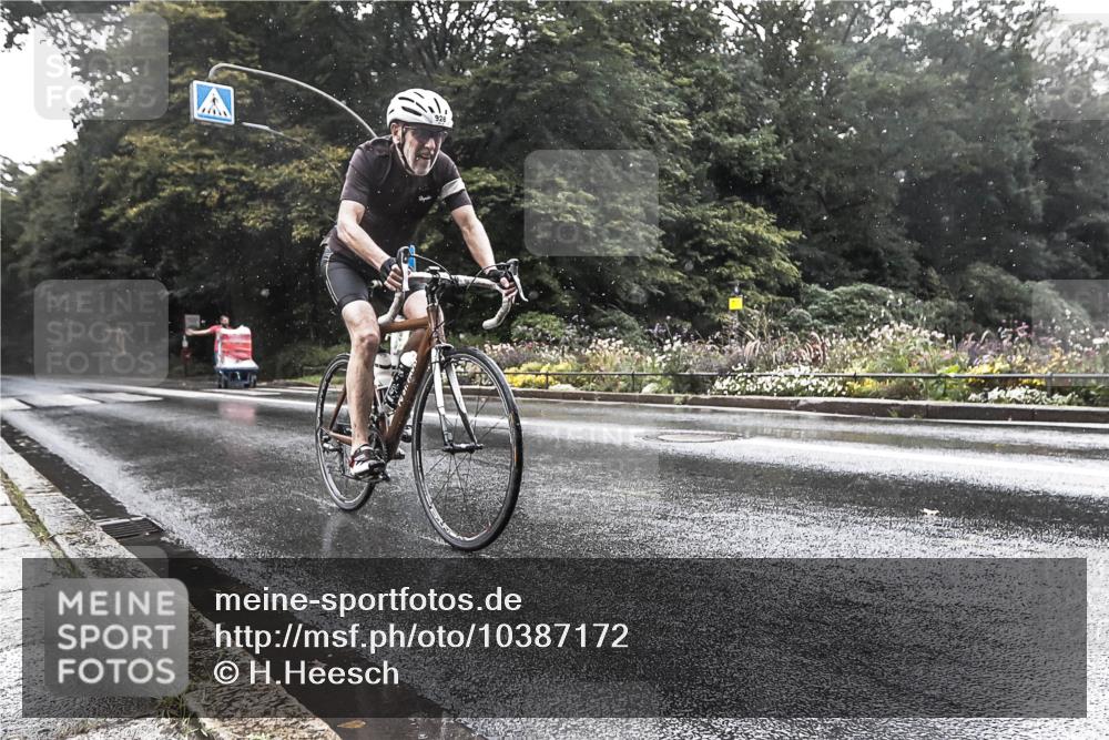 13.09.2026 - Stadtparktriathlon H.Heesch http://msf.ph/oto/10387172 13.09.2026 12:09:43 Radfahren 869, 928, 997 meine-sportfotos.de
