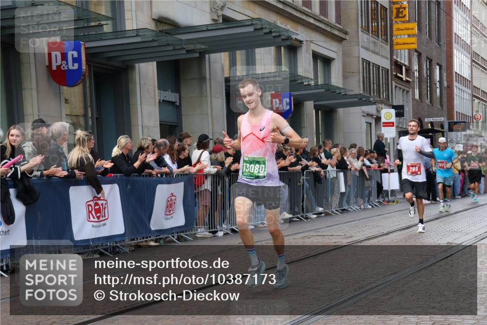 13.09.2026 - 21. swb-Marathon Bremen Strokosch-Dieckow http://msf.ph/oto/10387173 13.09.2026 12:55:42 Ziel 1583, 2072, 5163, 6630, 10034, 13080, 299, 1724, 4381, 9630 meine-sportfotos.de