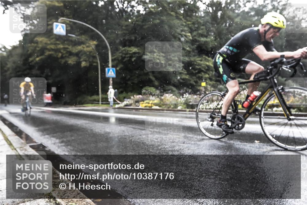 13.09.2026 - Stadtparktriathlon H.Heesch http://msf.ph/oto/10387176 13.09.2026 12:09:50 Radfahren 952, 977, 1027 meine-sportfotos.de