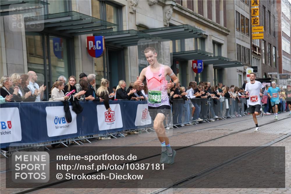 13.09.2026 - 21. swb-Marathon Bremen Strokosch-Dieckow http://msf.ph/oto/10387181 13.09.2026 12:55:43 Ziel 250, 1583, 2072, 5163, 6630, 10034, 13080, 299, 1724, 4381, 9630 meine-sportfotos.de
