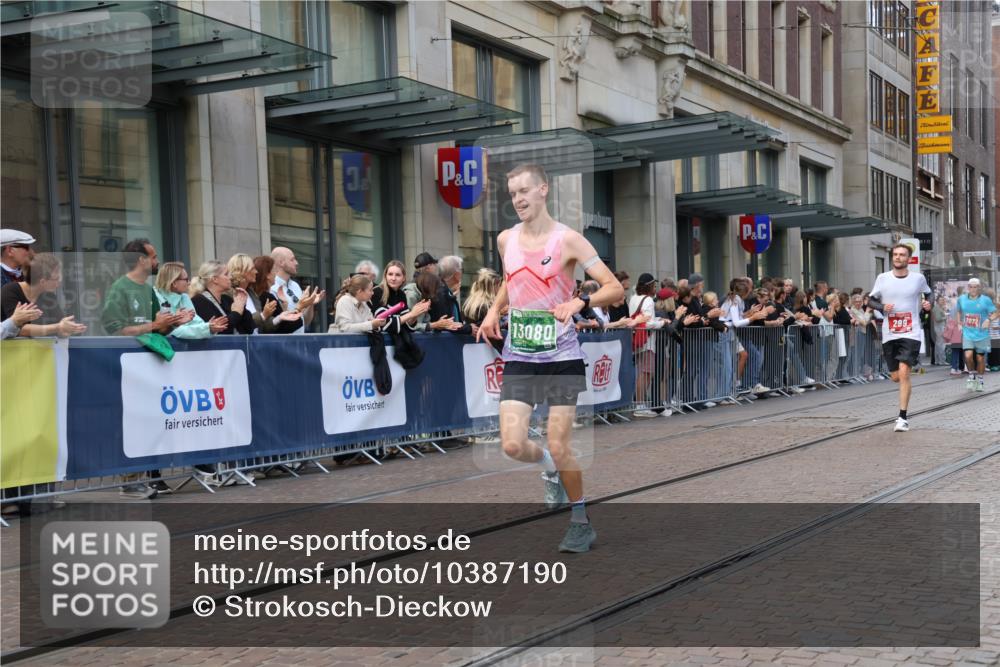 13.09.2026 - 21. swb-Marathon Bremen Strokosch-Dieckow http://msf.ph/oto/10387190 13.09.2026 12:55:43 Ziel 250, 1583, 2072, 5163, 6630, 10034, 13080, 299, 1724, 4381, 9630 meine-sportfotos.de