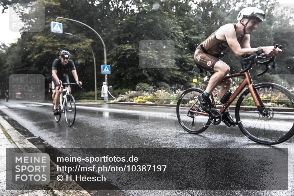 13.09.2026 - Stadtparktriathlon H.Heesch http://msf.ph/oto/10387197 13.09.2026 12:10:05 Radfahren 861, 882, 915, 925, 1044 meine-sportfotos.de