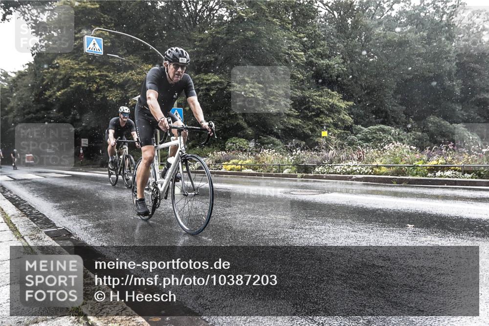 13.09.2026 - Stadtparktriathlon H.Heesch http://msf.ph/oto/10387203 13.09.2026 12:10:05 Radfahren 861, 882, 915, 925, 1044 meine-sportfotos.de