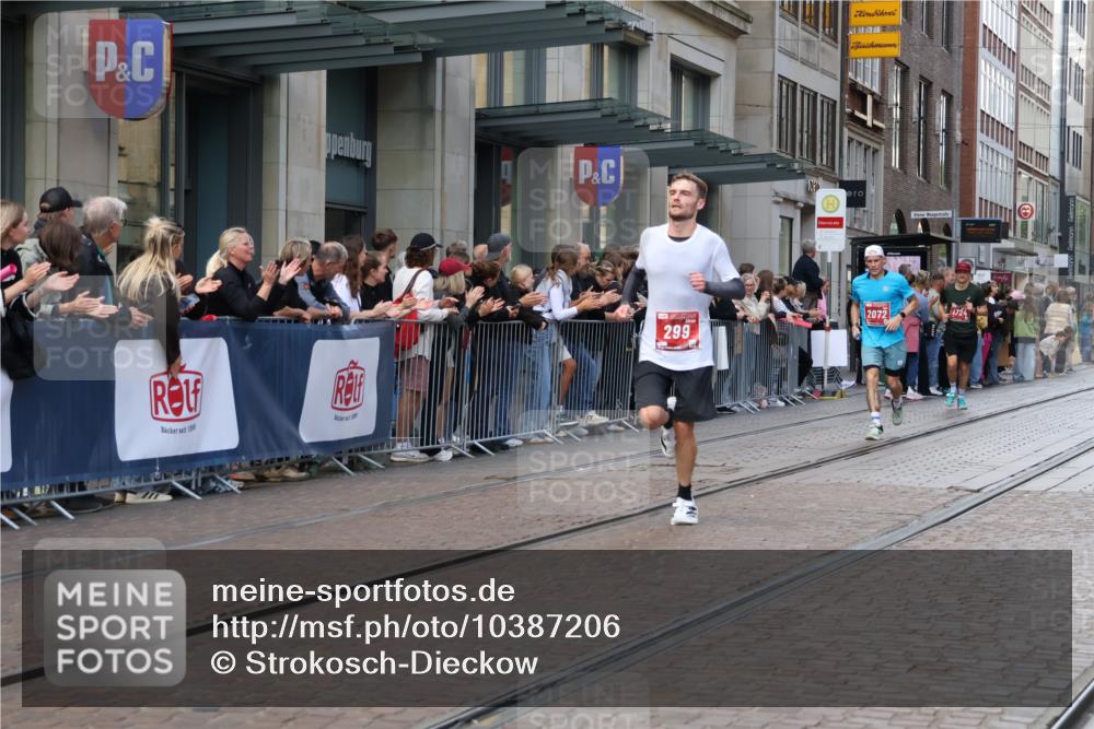 13.09.2026 - 21. swb-Marathon Bremen Strokosch-Dieckow http://msf.ph/oto/10387206 13.09.2026 12:55:44 Ziel 250, 1583, 2072, 5163, 6630, 10034, 13080, 299, 1724, 4381, 9630 meine-sportfotos.de