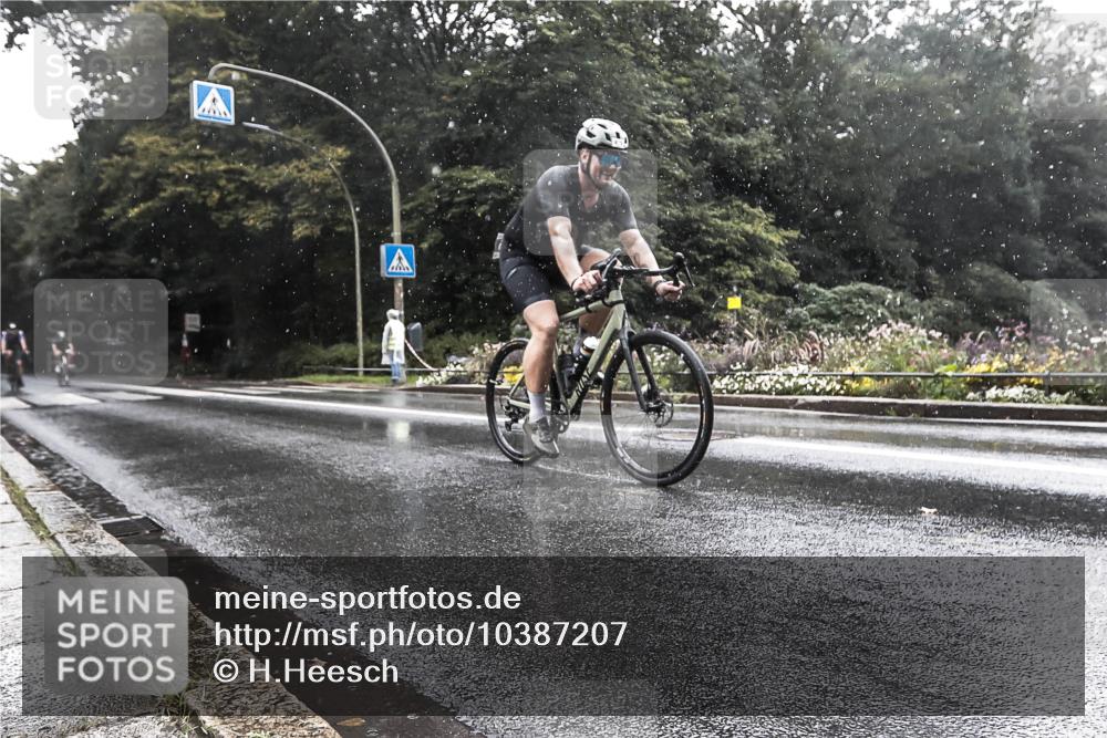 13.09.2026 - Stadtparktriathlon H.Heesch http://msf.ph/oto/10387207 13.09.2026 12:10:05 Radfahren 861, 882, 915, 925, 1044 meine-sportfotos.de