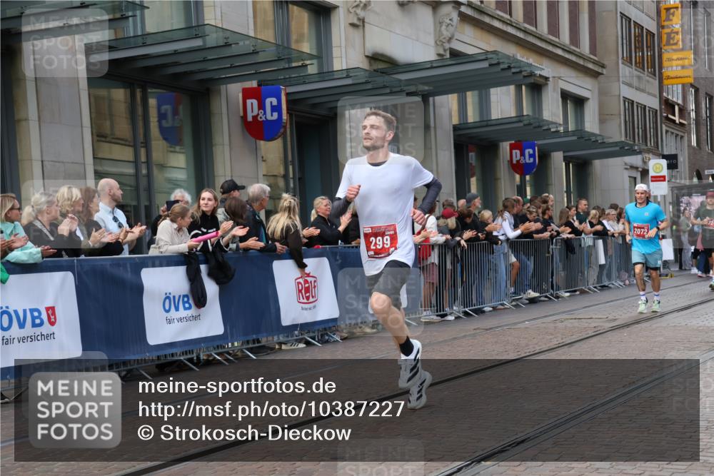 13.09.2026 - 21. swb-Marathon Bremen Strokosch-Dieckow http://msf.ph/oto/10387227 13.09.2026 12:55:45 Ziel 250, 1583, 2072, 5163, 6630, 10034, 13080, 299, 1724, 2072, 4381, 5163, 9630, 10034 meine-sportfotos.de