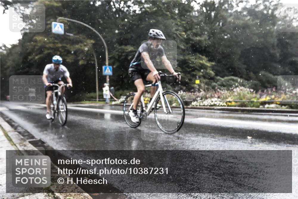 13.09.2026 - Stadtparktriathlon H.Heesch http://msf.ph/oto/10387231 13.09.2026 12:10:26 Radfahren 860, 1062, 1063 meine-sportfotos.de