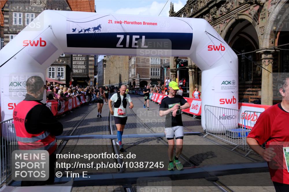13.09.2026 - 21. swb-Marathon Bremen Tim E. http://msf.ph/oto/10387245 13.09.2026 13:26:57 Ziel 1368, 2779, 3526, 3852, 3893, 4077, 4441, 4598, 5054, 6289, 6375, 6548, 6580, 8112, 9260, 13097 meine-sportfotos.de