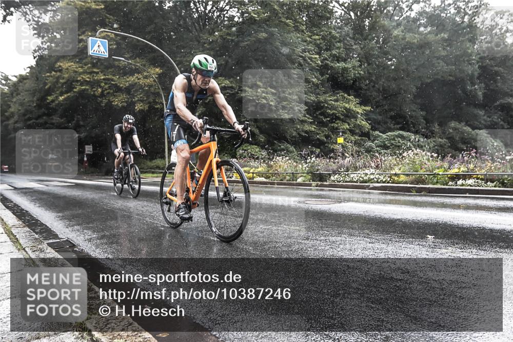13.09.2026 - Stadtparktriathlon H.Heesch http://msf.ph/oto/10387246 13.09.2026 12:10:35 Radfahren 926, 946, 987, 1033 meine-sportfotos.de