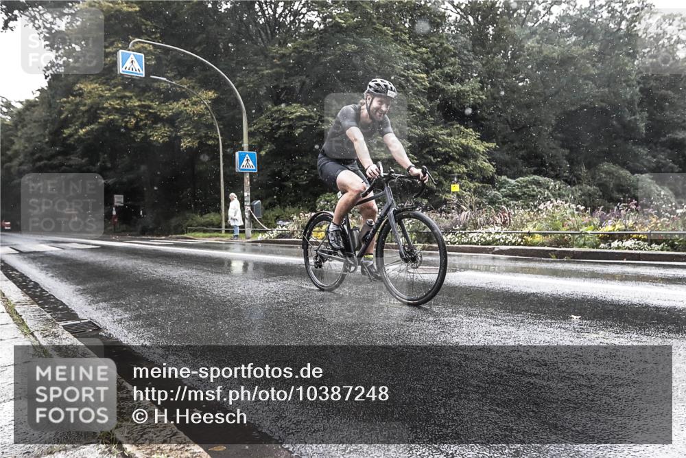 13.09.2026 - Stadtparktriathlon H.Heesch http://msf.ph/oto/10387248 13.09.2026 12:10:36 Radfahren 926, 946, 987 meine-sportfotos.de