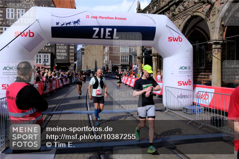 13.09.2026 - 21. swb-Marathon Bremen Tim E. http://msf.ph/oto/10387255 13.09.2026 13:26:57 Ziel 1368, 2779, 3526, 3852, 3893, 4077, 4441, 4598, 5054, 6289, 6375, 6548, 6580, 8112, 9260, 13097 meine-sportfotos.de