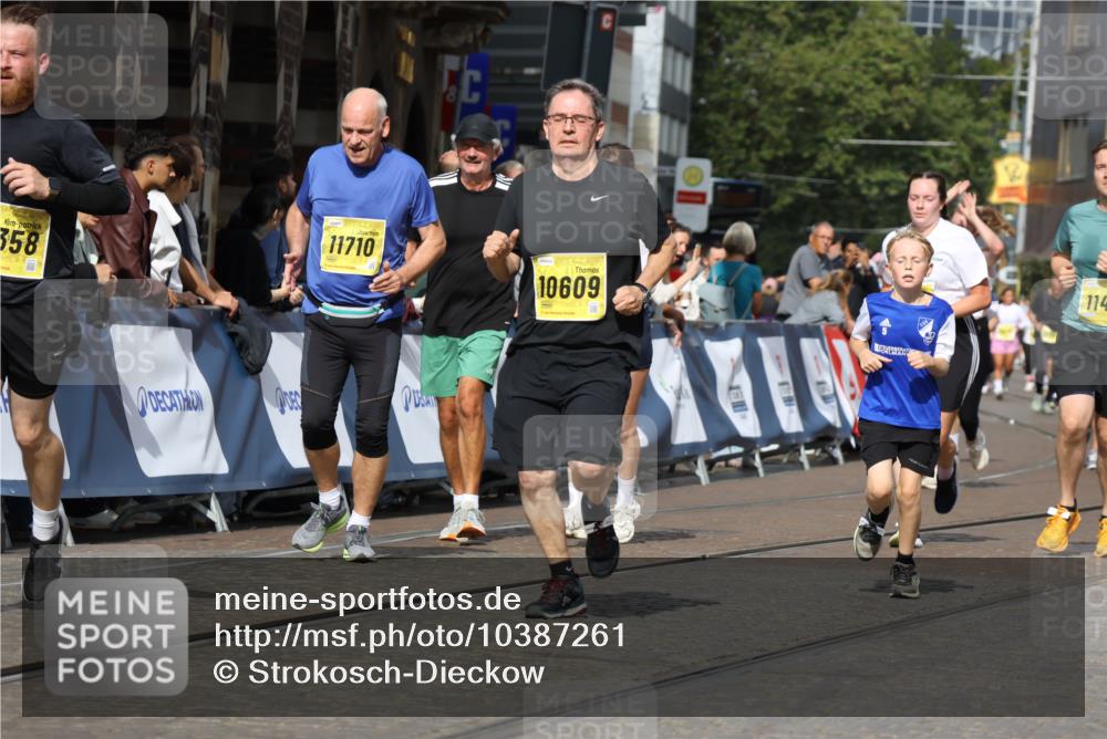 13.09.2026 - 21. swb-Marathon Bremen Strokosch-Dieckow http://msf.ph/oto/10387261 13.09.2026 11:08:48 Ziel 10229, 11065, 11124, 11509, 11560, 11561, 11678, 11888, 11968, 12073, 12162, 12164, 12315, 12410, 12516, 10217, 10455, 10599, 11011, 11053, 11074, 11434, 11531, 11812, 11905, 12192, 12353, 12438, 12554 meine-sportfotos.de