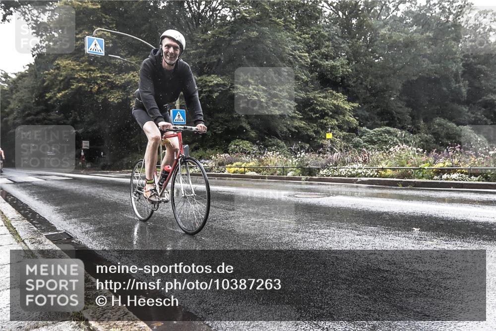 13.09.2026 - Stadtparktriathlon H.Heesch http://msf.ph/oto/10387263 13.09.2026 12:10:48 Radfahren 844, 948, 1053 meine-sportfotos.de