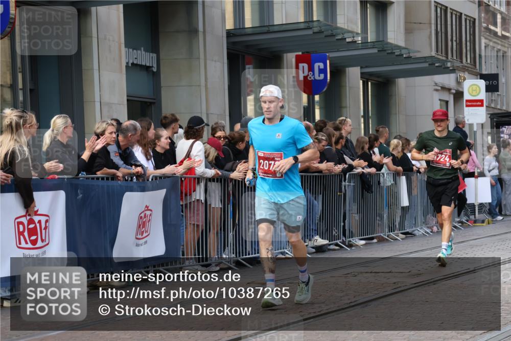 13.09.2026 - 21. swb-Marathon Bremen Strokosch-Dieckow http://msf.ph/oto/10387265 13.09.2026 12:55:47 Ziel 250, 1583, 6630, 13080, 299, 1724, 2072, 4381, 5163, 9630, 10034 meine-sportfotos.de
