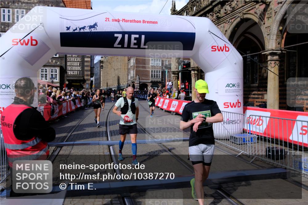 13.09.2026 - 21. swb-Marathon Bremen Tim E. http://msf.ph/oto/10387270 13.09.2026 13:26:58 Ziel 1368, 2779, 3526, 3852, 3893, 4077, 4441, 4598, 5054, 5937, 6289, 6375, 6548, 6580, 8112, 9260, 9551, 13097 meine-sportfotos.de