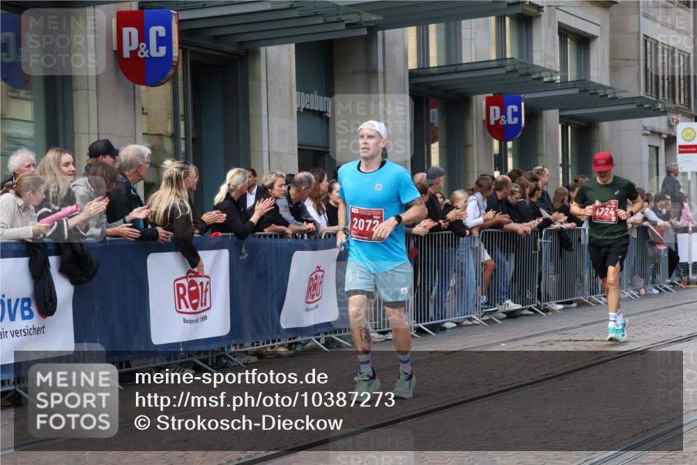 13.09.2026 - 21. swb-Marathon Bremen Strokosch-Dieckow http://msf.ph/oto/10387273 13.09.2026 12:55:47 Ziel 250, 1583, 6630, 13080, 299, 1724, 2072, 4381, 5163, 9630, 10034 meine-sportfotos.de