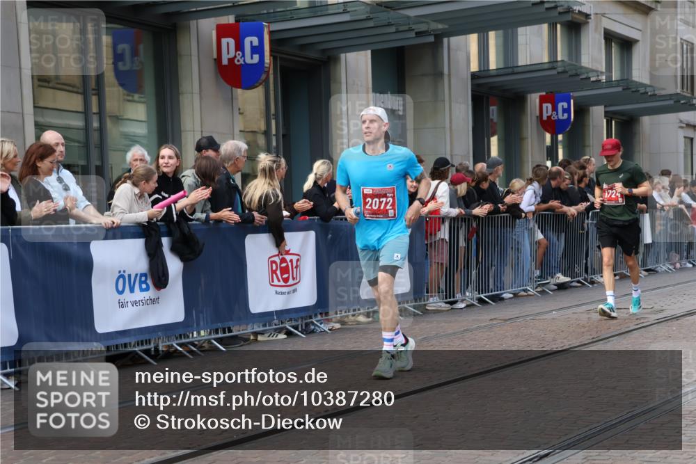 13.09.2026 - 21. swb-Marathon Bremen Strokosch-Dieckow http://msf.ph/oto/10387280 13.09.2026 12:55:48 Ziel 250, 1583, 6630, 13080, 299, 1724, 2072, 4381, 5163, 9630, 10034 meine-sportfotos.de