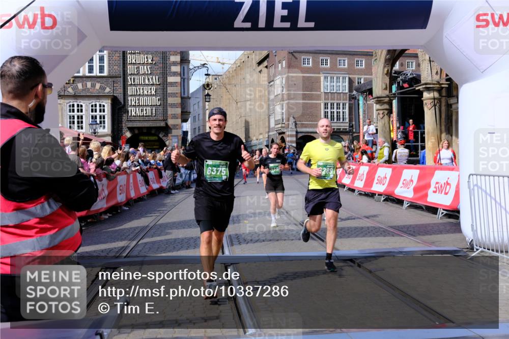 13.09.2026 - 21. swb-Marathon Bremen Tim E. http://msf.ph/oto/10387286 13.09.2026 13:27:03 Ziel 531, 2779, 3076, 3302, 3510, 3526, 3852, 3893, 4441, 4598, 4919, 5054, 5937, 5943, 6289, 6314, 6375, 6455, 6548, 6580, 7246, 7317, 8112, 8303, 9551, 13097 meine-sportfotos.de
