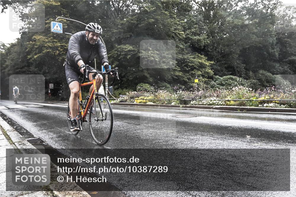 13.09.2026 - Stadtparktriathlon H.Heesch http://msf.ph/oto/10387289 13.09.2026 12:11:26 Radfahren 880, 962, 1008 meine-sportfotos.de