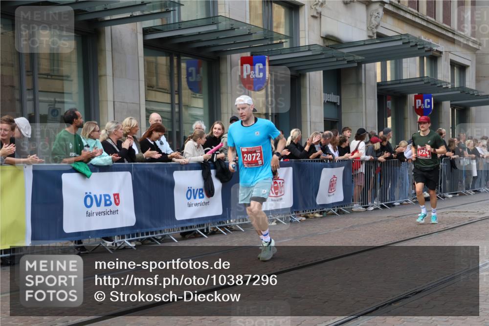 13.09.2026 - 21. swb-Marathon Bremen Strokosch-Dieckow http://msf.ph/oto/10387296 13.09.2026 12:55:48 Ziel 250, 1583, 6630, 13080, 299, 1724, 2072, 4381, 5163, 9630, 10034 meine-sportfotos.de
