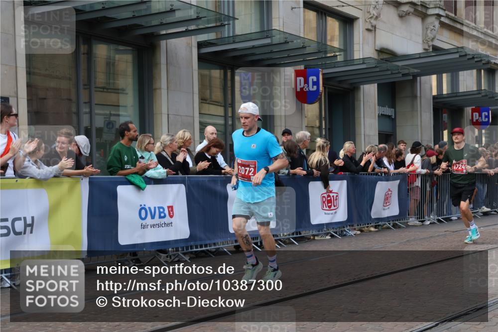 13.09.2026 - 21. swb-Marathon Bremen Strokosch-Dieckow http://msf.ph/oto/10387300 13.09.2026 12:55:49 Ziel 250, 1583, 6630, 13080, 299, 1583, 1724, 2072, 4381, 5163, 9630, 10034 meine-sportfotos.de
