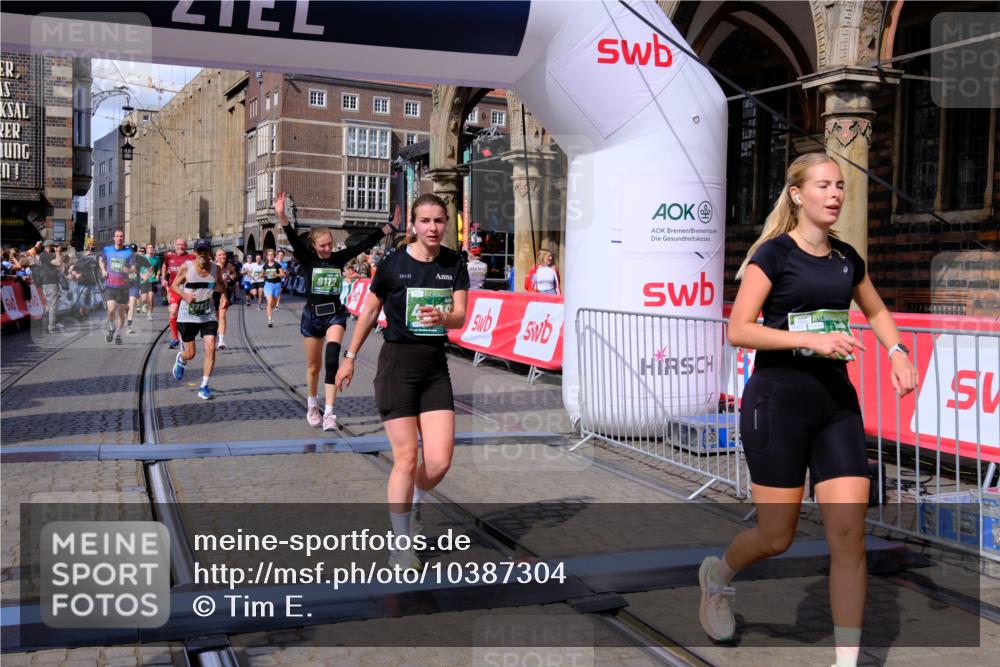 13.09.2026 - 21. swb-Marathon Bremen Tim E. http://msf.ph/oto/10387304 13.09.2026 13:27:06 Ziel 531, 946, 2089, 2779, 3076, 3302, 3510, 3527, 3852, 3893, 4327, 4441, 4598, 4919, 5054, 5937, 5943, 6289, 6314, 6375, 6455, 6548, 6580, 7246, 7317, 8112, 8303, 9150, 9551, 13097 meine-sportfotos.de