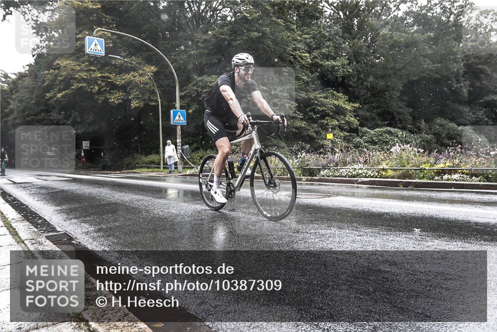 13.09.2026 - Stadtparktriathlon H.Heesch http://msf.ph/oto/10387309 13.09.2026 12:11:59 Radfahren 865 meine-sportfotos.de