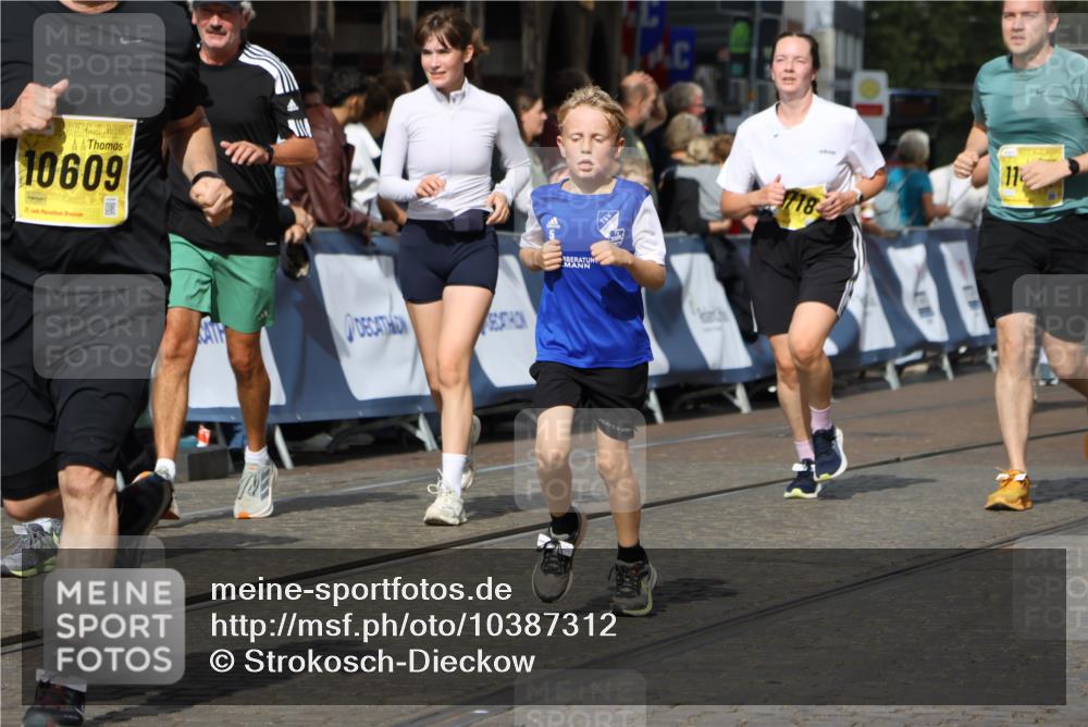 13.09.2026 - 21. swb-Marathon Bremen Strokosch-Dieckow http://msf.ph/oto/10387312 13.09.2026 11:08:51 Ziel 10229, 10609, 11065, 11124, 11509, 11560, 11561, 11678, 11834, 11888, 11968, 12073, 12162, 12164, 12315, 12410, 12516, 10217, 10321, 10455, 10570, 10599, 10630, 11011, 11053, 11074, 11138, 11531, 11812, 11905, 12192, 12438, 12554 meine-sportfotos.de