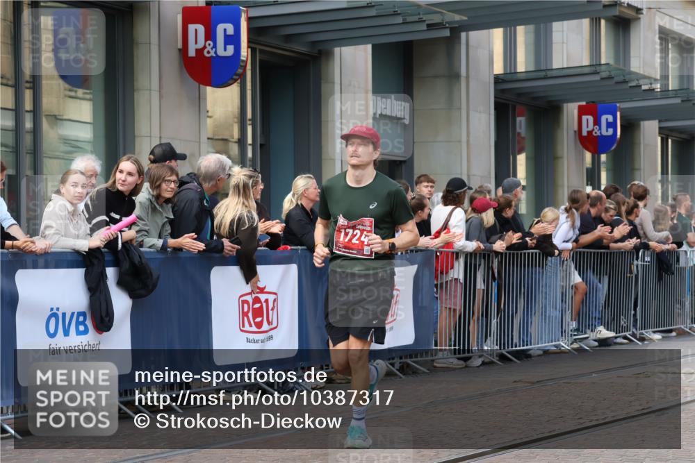 13.09.2026 - 21. swb-Marathon Bremen Strokosch-Dieckow http://msf.ph/oto/10387317 13.09.2026 12:55:50 Ziel 250, 6630, 13080, 299, 1583, 1724, 2072, 4381, 5163, 9630, 10034 meine-sportfotos.de