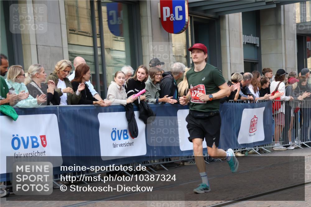 13.09.2026 - 21. swb-Marathon Bremen Strokosch-Dieckow http://msf.ph/oto/10387324 13.09.2026 12:55:50 Ziel 250, 6630, 13080, 299, 1583, 1724, 2072, 4381, 5163, 9630, 10034 meine-sportfotos.de