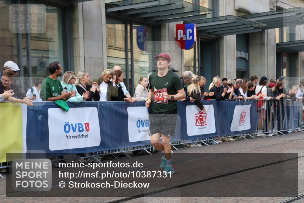13.09.2026 - 21. swb-Marathon Bremen Strokosch-Dieckow http://msf.ph/oto/10387331 13.09.2026 12:55:50 Ziel 250, 6630, 13080, 299, 1583, 1724, 2072, 4381, 5163, 9630, 10034 meine-sportfotos.de