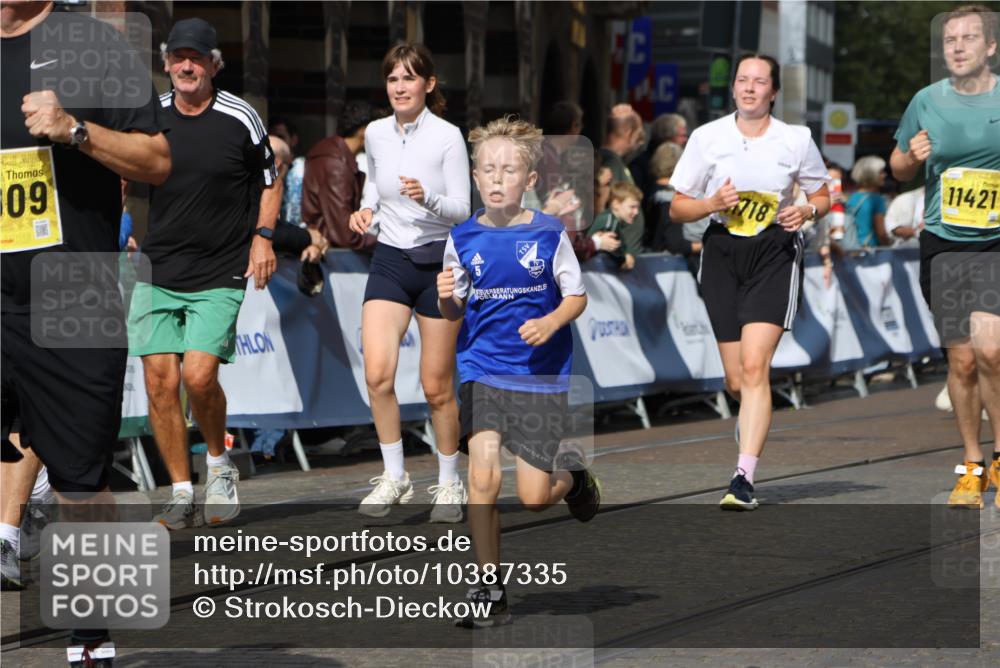 13.09.2026 - 21. swb-Marathon Bremen Strokosch-Dieckow http://msf.ph/oto/10387335 13.09.2026 11:08:51 Ziel 10229, 10609, 11065, 11124, 11509, 11560, 11561, 11678, 11834, 11888, 11968, 12073, 12162, 12164, 12315, 12410, 12516, 10217, 10321, 10455, 10570, 10599, 10630, 11011, 11053, 11074, 11138, 11531, 11812, 11905, 12192, 12438, 12554 meine-sportfotos.de