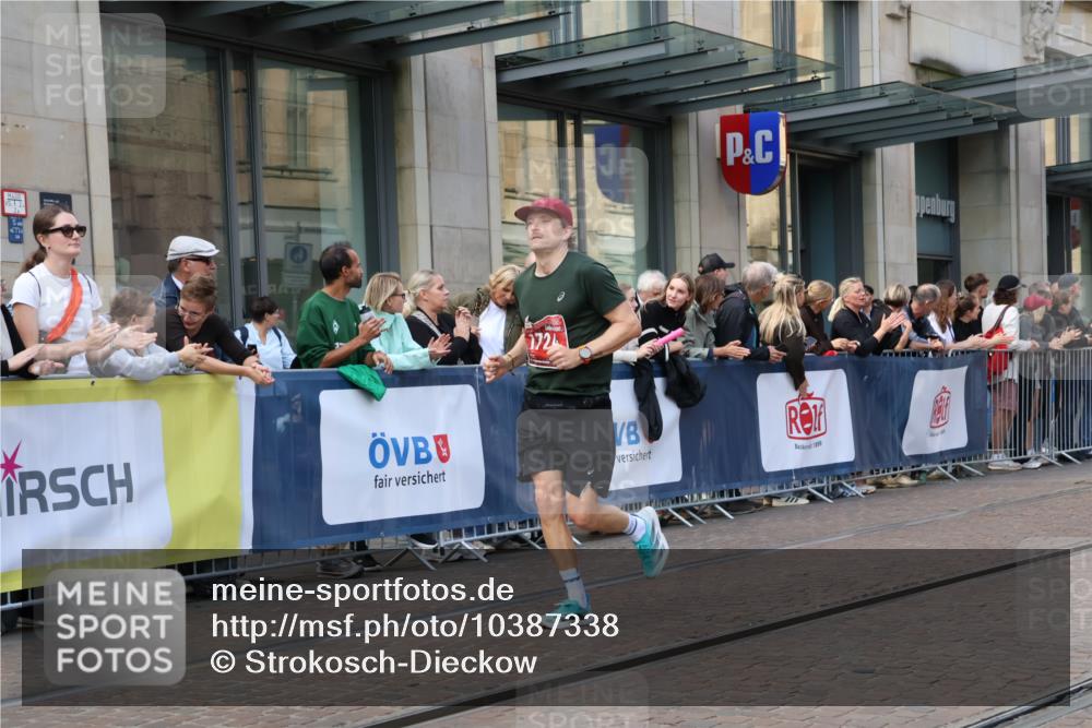 13.09.2026 - 21. swb-Marathon Bremen Strokosch-Dieckow http://msf.ph/oto/10387338 13.09.2026 12:55:51 Ziel 250, 6630, 13080, 299, 1583, 1724, 2072, 4381, 5163, 9630, 10034, 13080 meine-sportfotos.de