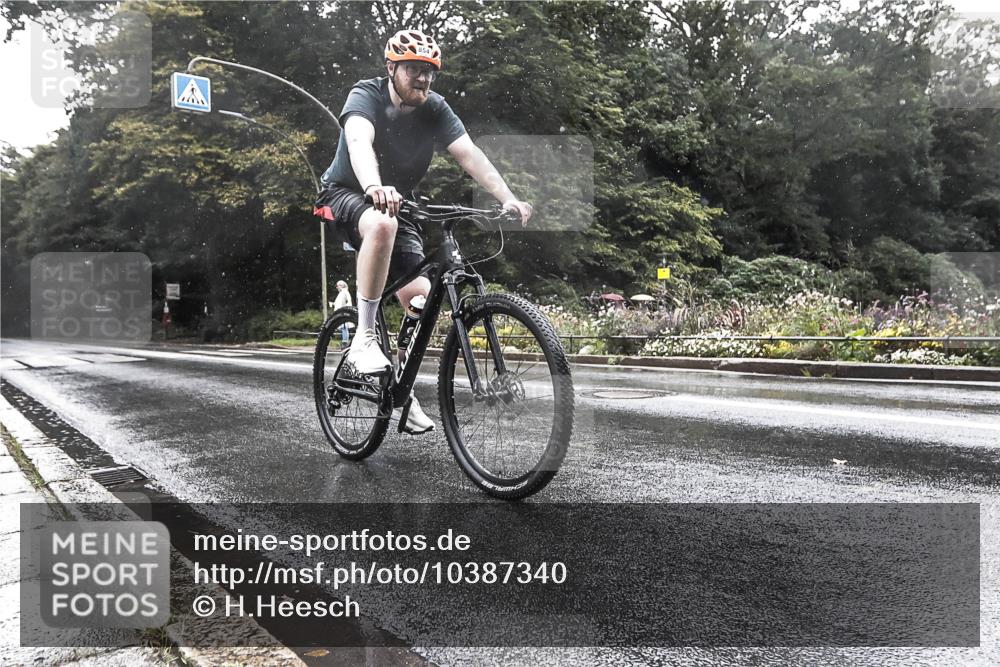 13.09.2026 - Stadtparktriathlon H.Heesch http://msf.ph/oto/10387340 13.09.2026 12:12:26 Radfahren 854 meine-sportfotos.de