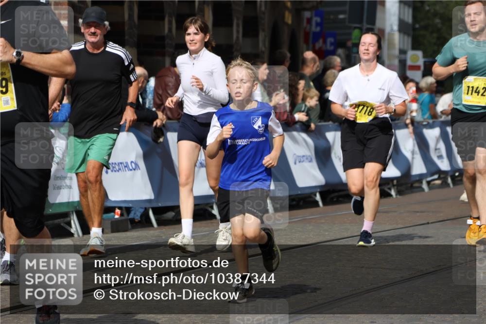 13.09.2026 - 21. swb-Marathon Bremen Strokosch-Dieckow http://msf.ph/oto/10387344 13.09.2026 11:08:51 Ziel 10229, 10609, 11065, 11124, 11509, 11560, 11561, 11678, 11834, 11888, 11968, 12073, 12162, 12164, 12315, 12410, 12516, 10217, 10321, 10455, 10570, 10599, 10630, 11011, 11053, 11074, 11138, 11531, 11812, 11905, 12192, 12438, 12554 meine-sportfotos.de