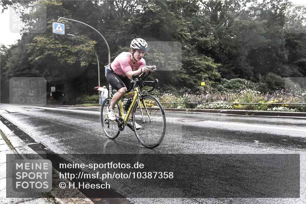13.09.2026 - Stadtparktriathlon H.Heesch http://msf.ph/oto/10387358 13.09.2026 12:12:51 Radfahren 857, 970, 980, 1037 meine-sportfotos.de