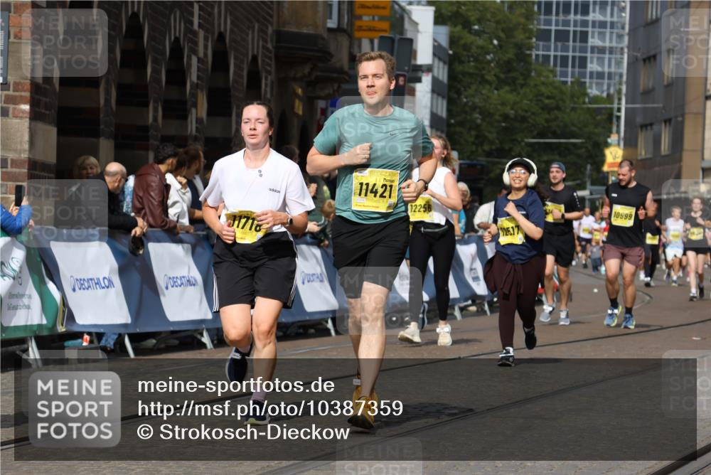 13.09.2026 - 21. swb-Marathon Bremen Strokosch-Dieckow http://msf.ph/oto/10387359 13.09.2026 11:08:52 Ziel 10229, 10609, 11065, 11124, 11560, 11561, 11678, 11834, 11888, 11968, 12073, 12162, 12164, 12315, 12410, 12516, 10217, 10321, 10455, 10570, 10630, 11011, 11053, 11074, 11138, 11531, 11812, 11905, 12192, 12337, 12438, 12554 meine-sportfotos.de