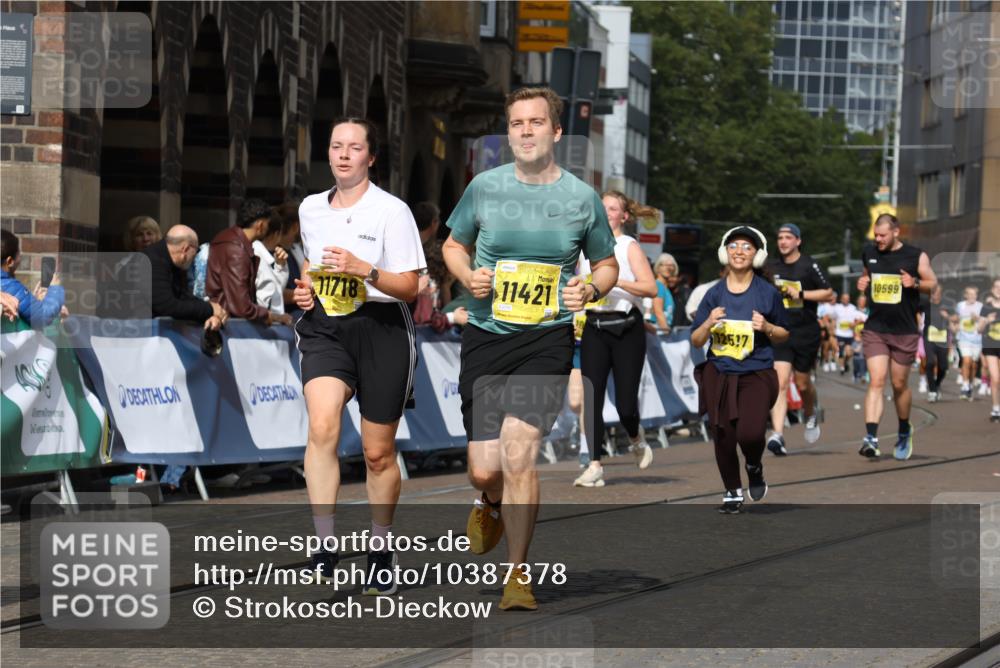13.09.2026 - 21. swb-Marathon Bremen Strokosch-Dieckow http://msf.ph/oto/10387378 13.09.2026 11:08:53 Ziel 10229, 10399, 10609, 11065, 11124, 11358, 11560, 11561, 11678, 11834, 11888, 11968, 12073, 12162, 12164, 12410, 12516, 10217, 10321, 10455, 10570, 10630, 11011, 11074, 11138, 11304, 11531, 11578, 11812, 11905, 12192, 12337, 12554 meine-sportfotos.de