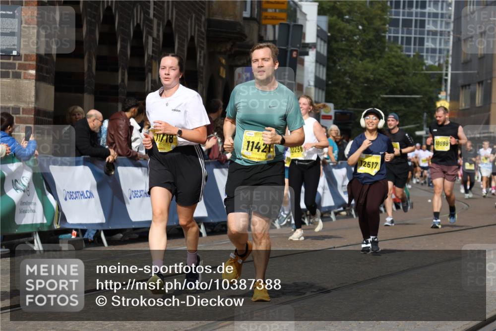 13.09.2026 - 21. swb-Marathon Bremen Strokosch-Dieckow http://msf.ph/oto/10387388 13.09.2026 11:08:53 Ziel 10229, 10399, 10609, 11065, 11124, 11358, 11560, 11561, 11678, 11834, 11888, 11968, 12073, 12162, 12164, 12410, 12516, 10217, 10321, 10455, 10570, 10630, 11011, 11074, 11138, 11304, 11531, 11578, 11812, 11905, 12192, 12337, 12554 meine-sportfotos.de
