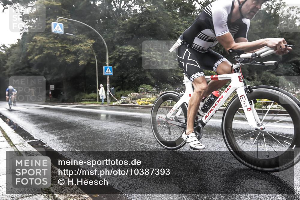 13.09.2026 - Stadtparktriathlon H.Heesch http://msf.ph/oto/10387393 13.09.2026 12:13:30 Radfahren 920, 1007, 1067 meine-sportfotos.de