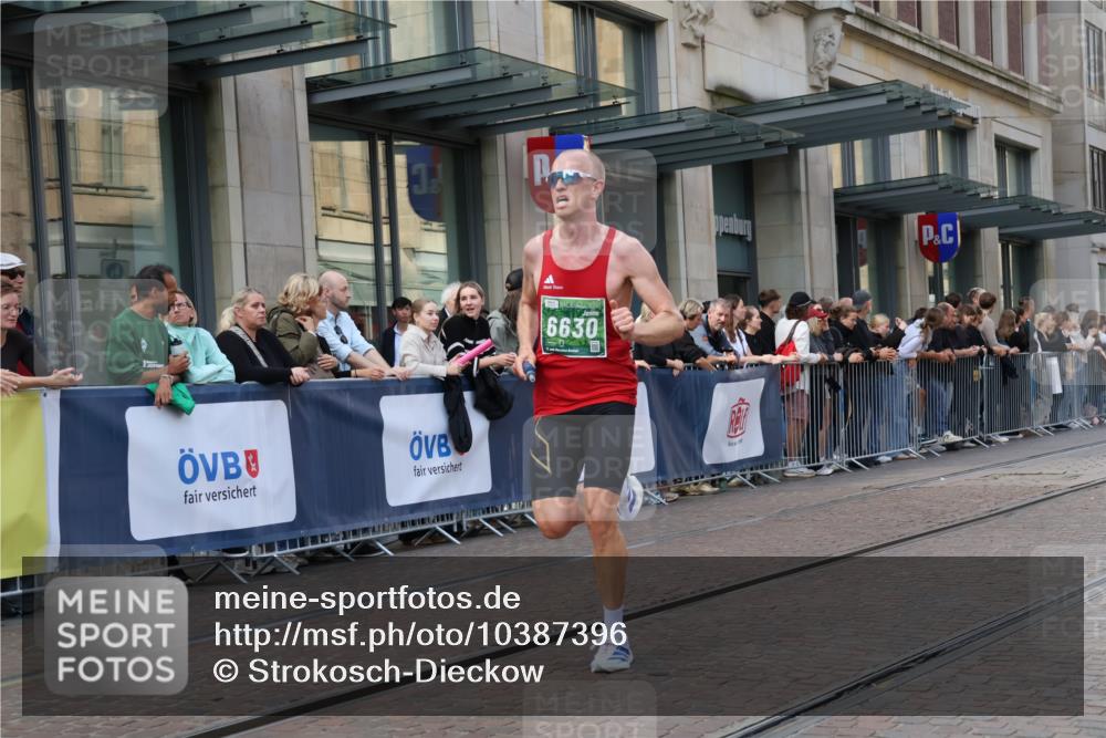 13.09.2026 - 21. swb-Marathon Bremen Strokosch-Dieckow http://msf.ph/oto/10387396 13.09.2026 12:55:56 Ziel 250, 6630, 1583, 1724, 2072, 5163, 9630, 10034, 13080 meine-sportfotos.de