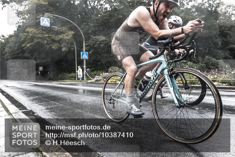 13.09.2026 - Stadtparktriathlon H.Heesch http://msf.ph/oto/10387410 13.09.2026 12:13:54 Radfahren 986, 998 meine-sportfotos.de
