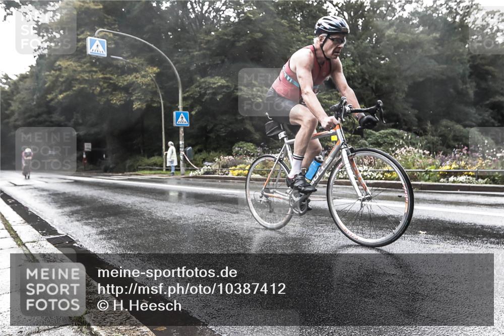 13.09.2026 - Stadtparktriathlon H.Heesch http://msf.ph/oto/10387412 13.09.2026 12:13:59 Radfahren 932, 985 meine-sportfotos.de
