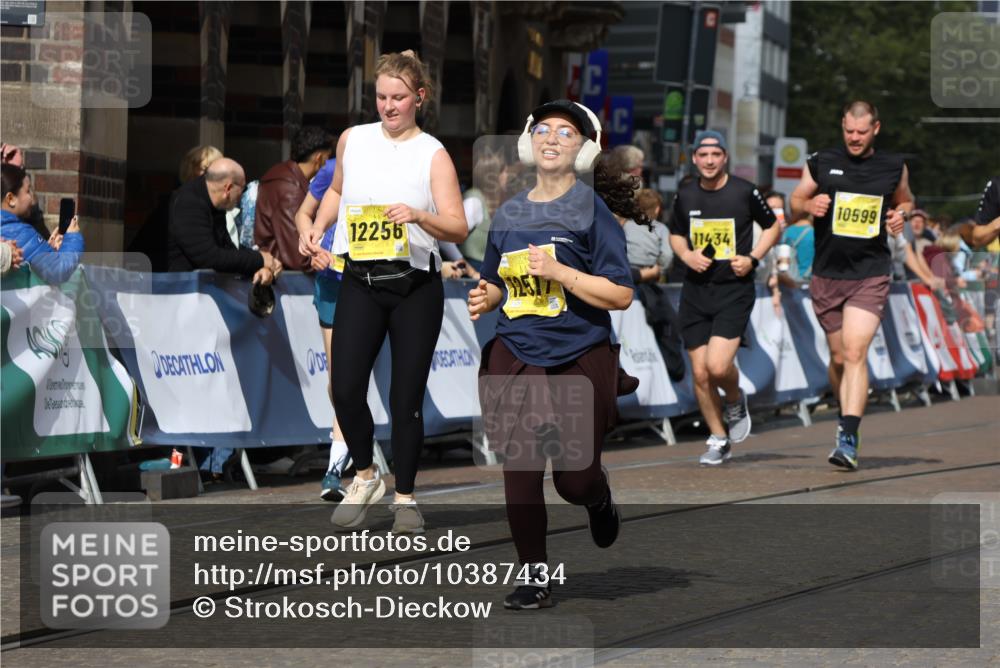 13.09.2026 - 21. swb-Marathon Bremen Strokosch-Dieckow http://msf.ph/oto/10387434 13.09.2026 11:08:55 Ziel 10229, 10399, 10609, 11065, 11124, 11358, 11421, 11560, 11561, 11678, 11710, 11718, 11834, 11888, 11968, 12073, 12162, 12164, 12410, 12516, 10217, 10321, 10455, 10570, 10630, 11011, 11091, 11138, 11304, 11531, 11578, 11812, 11905, 12155, 12192, 12337, 12554 meine-sportfotos.de