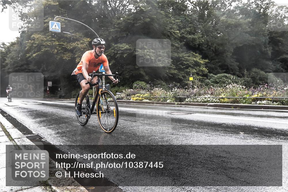 13.09.2026 - Stadtparktriathlon H.Heesch http://msf.ph/oto/10387445 13.09.2026 12:14:23 Radfahren 887, 899, 975, 1017 meine-sportfotos.de