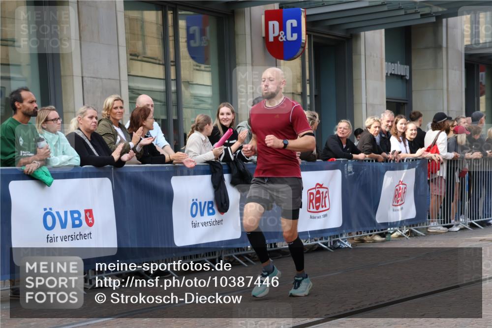 13.09.2026 - 21. swb-Marathon Bremen Strokosch-Dieckow http://msf.ph/oto/10387446 13.09.2026 12:56:06 Ziel 250, 1212, 4936, 13224, 1583, 2072, 5163, 6630, 10034, 13080 meine-sportfotos.de