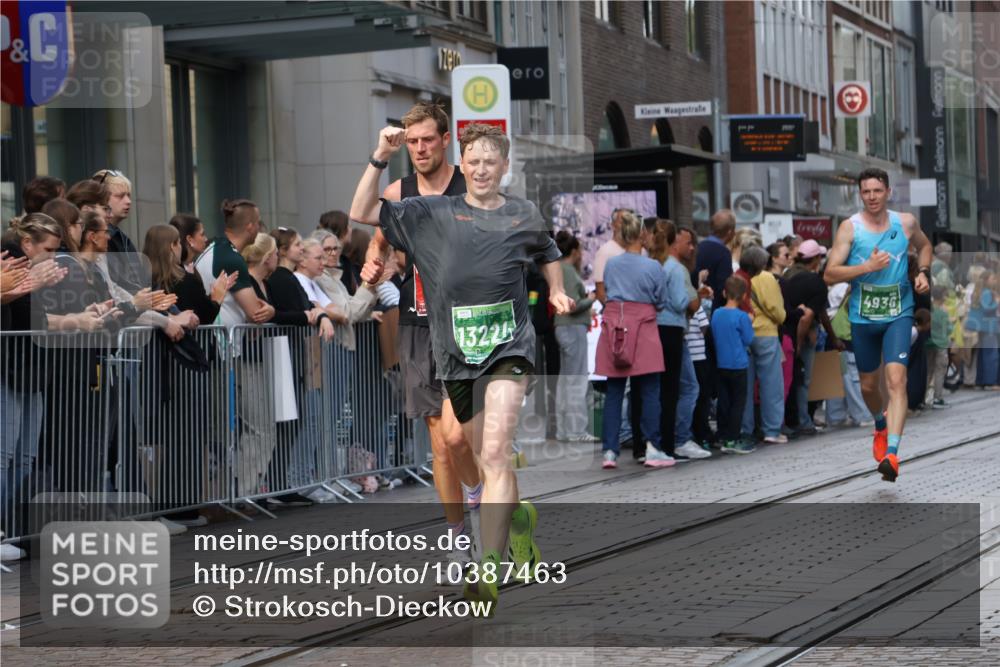 13.09.2026 - 21. swb-Marathon Bremen Strokosch-Dieckow http://msf.ph/oto/10387463 13.09.2026 12:56:18 Ziel 901, 1212, 1288, 4936, 13224, 250, 6630 meine-sportfotos.de