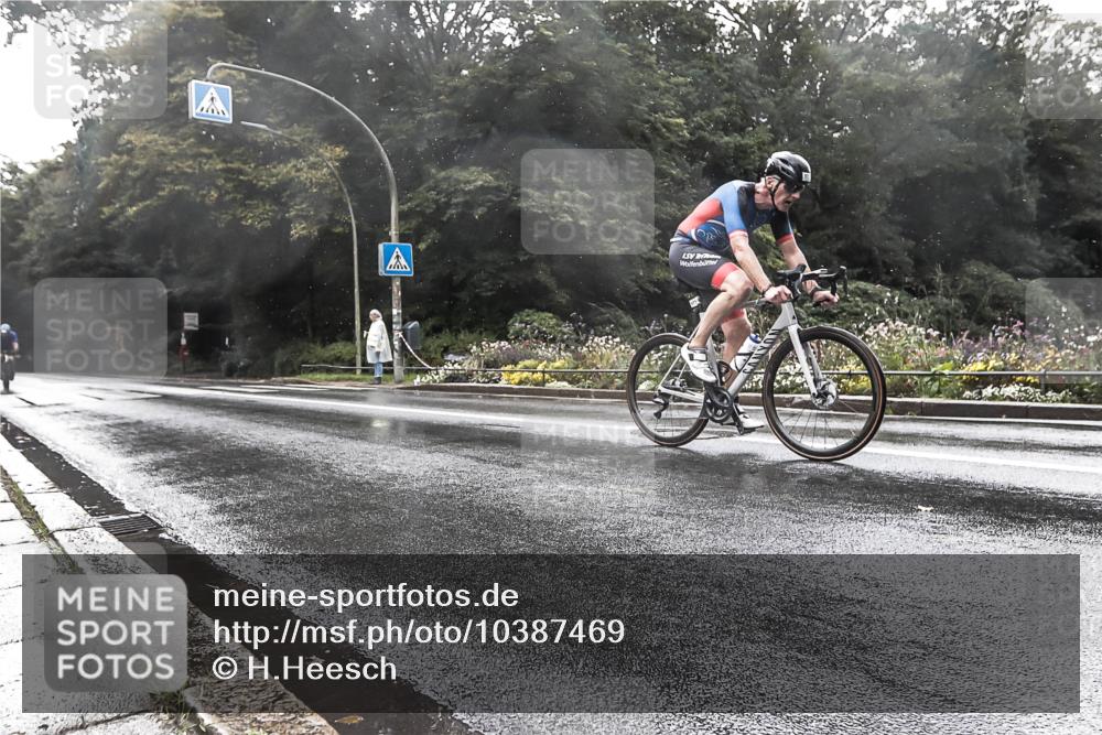 13.09.2026 - Stadtparktriathlon H.Heesch http://msf.ph/oto/10387469 13.09.2026 12:14:52 Radfahren 888, 971, 1049, 1121 meine-sportfotos.de