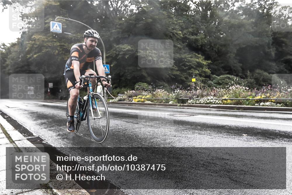 13.09.2026 - Stadtparktriathlon H.Heesch http://msf.ph/oto/10387475 13.09.2026 12:15:03 Radfahren 934, 960 meine-sportfotos.de
