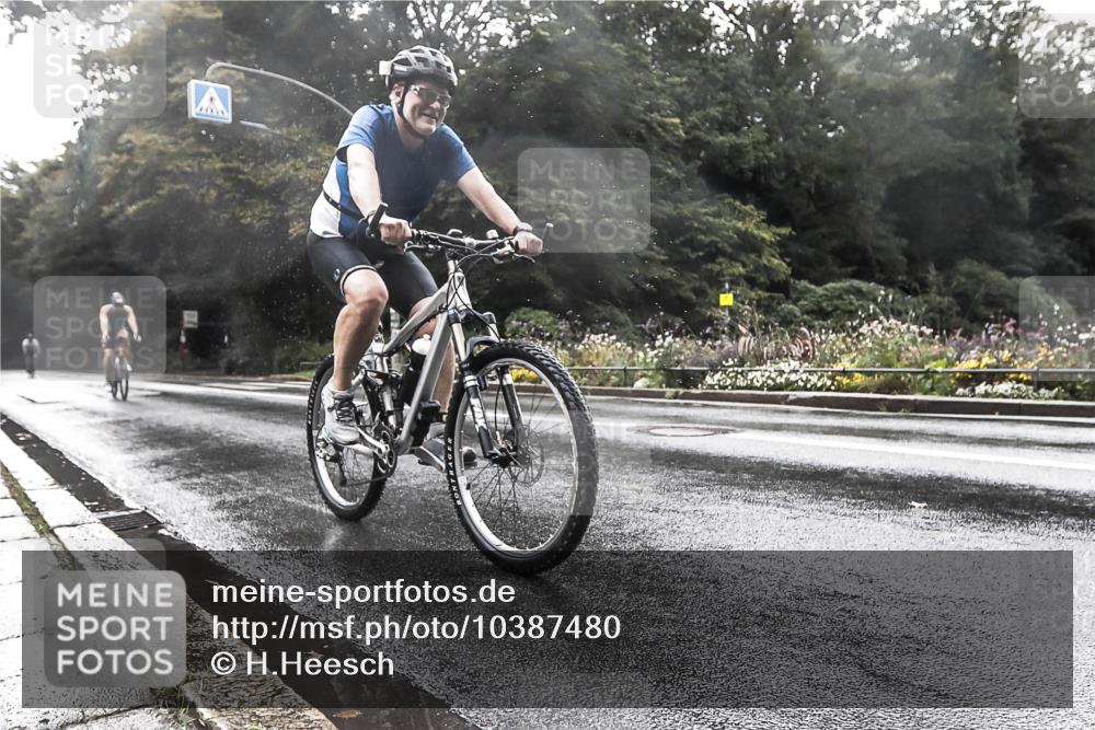 13.09.2026 - Stadtparktriathlon H.Heesch http://msf.ph/oto/10387480 13.09.2026 12:15:10 Radfahren 884, 983 meine-sportfotos.de